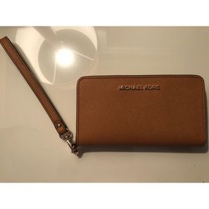 Michael Kors Tech Wallet